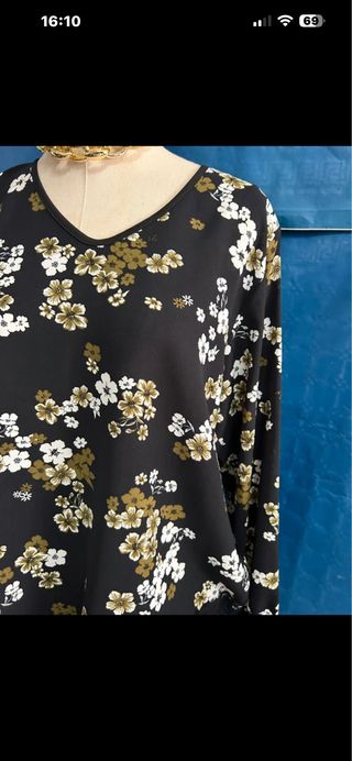 Blusa floral negra talla XL