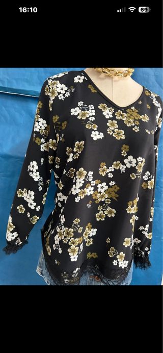 Blusa floral negra talla XL