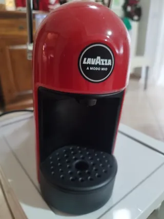 Macchina caffè Lavazza A Modo Mio rossa