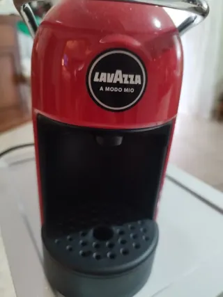 Macchina caffè Lavazza A Modo Mio rossa