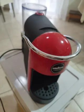 Macchina caffè Lavazza A Modo Mio rossa