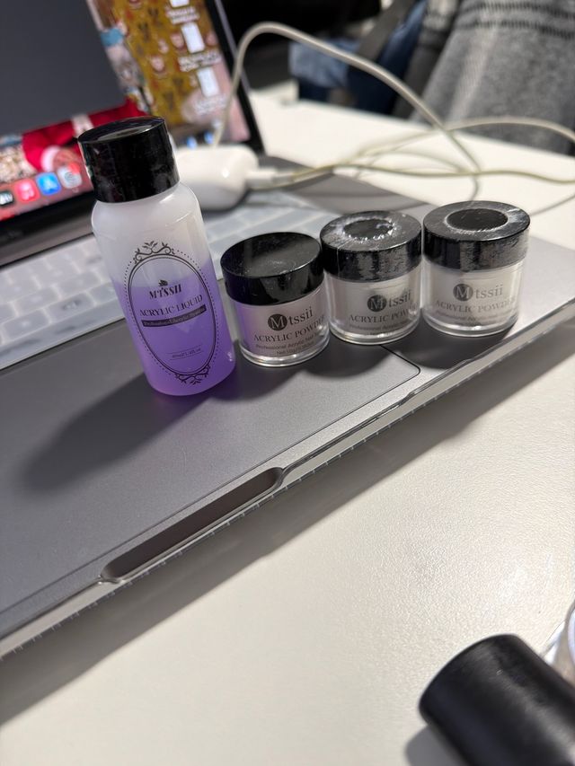 Líquido y Polvos Acrílicos para Uñas Mtssii