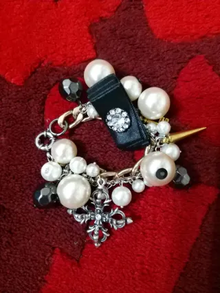 Pulsera abalorios perlas y cruz