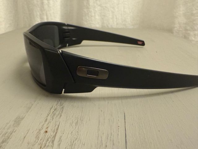 Gafas de sol Oakley negras y grises