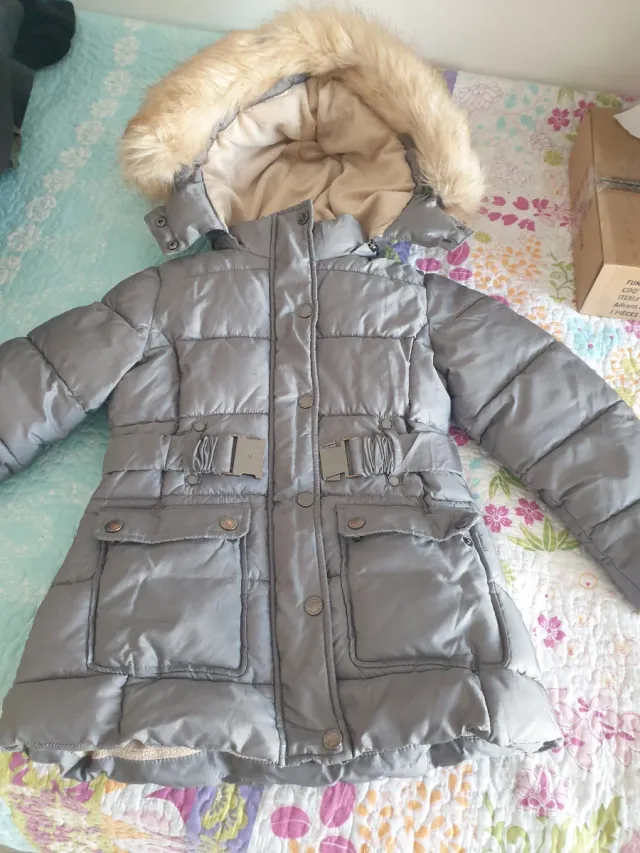 Cappotto grigio con cappuccio per 7 anni