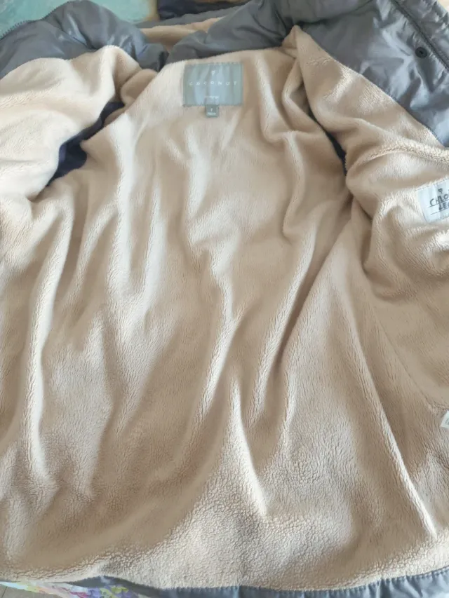 Cappotto grigio con cappuccio per 7 anni