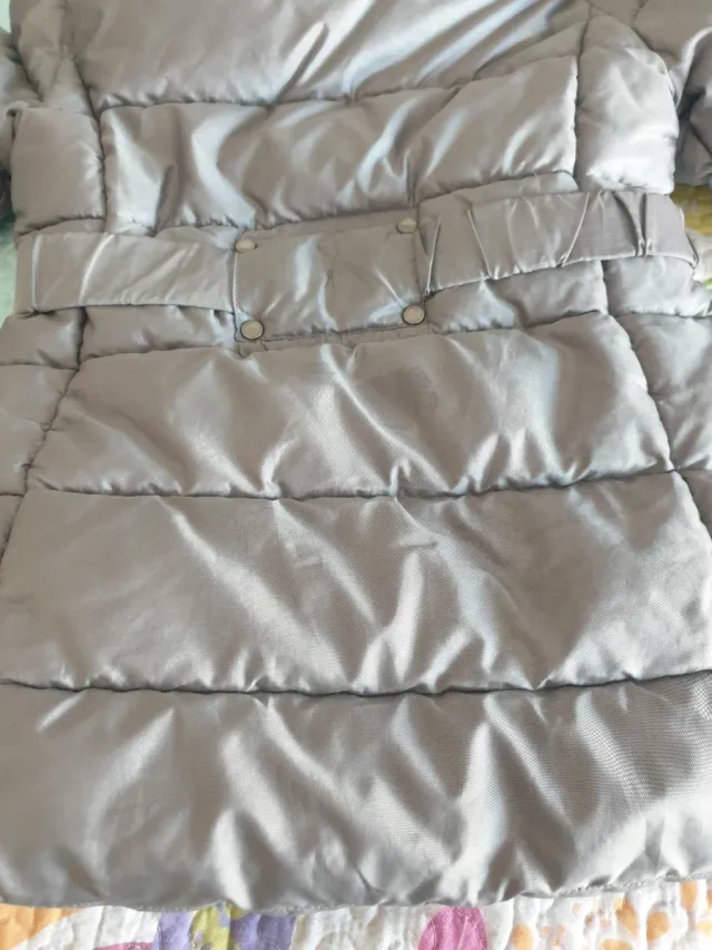 Cappotto grigio con cappuccio per 7 anni