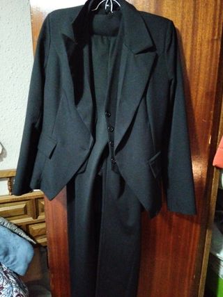 Traje negro talla 38 chaqueta y pantalón