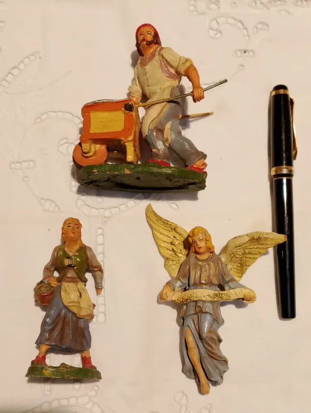 3 statuine presepe e angelo