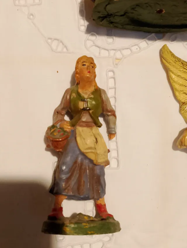 3 statuine presepe e angelo