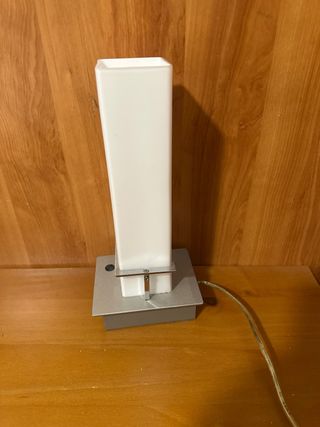 Lámpara/lámpara de mesa moderna plateada y blanca