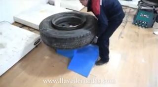 NUEVA: Desmontadora de ruedas de camión neumática