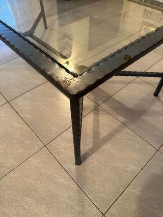 Tavolino in ferro battuto con piano in vetro