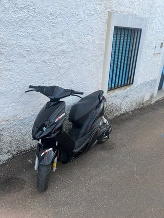 Yamaha Jog RR Negra