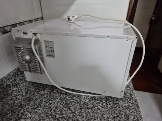 Microondas Moulinex Beige y blanco.