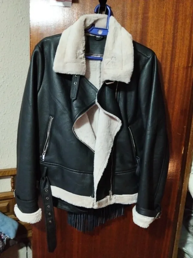 Abrigo negro con forro beige