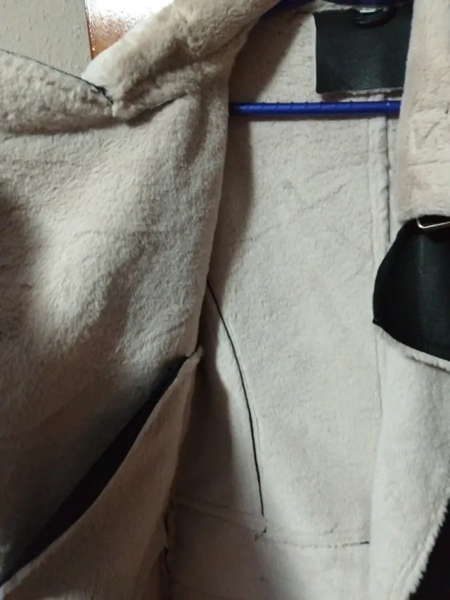 Abrigo negro con forro beige