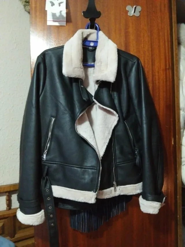 Abrigo negro con forro beige