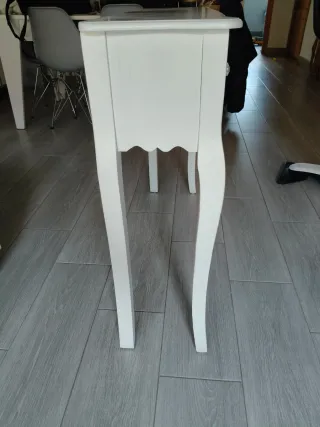 Consola bianca e argento per ingresso