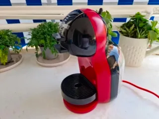 Cafetera Dolce Gusto Roja
