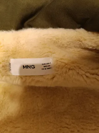 Abrigo verde militar con cinturón