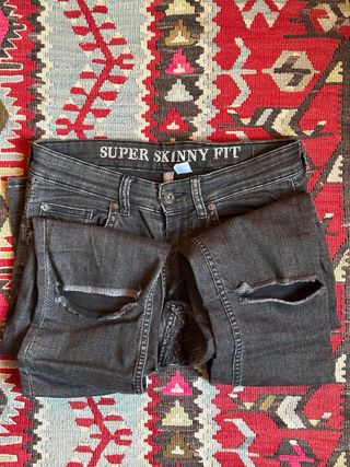 Pantalón vaquero gris