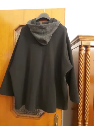 Cappotto in lana con cappuccio taglia III