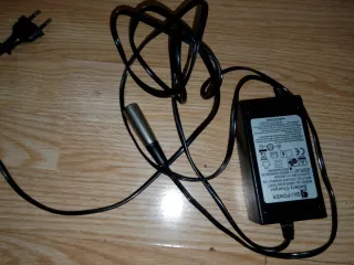 Cargador Patinete Dmartgyro.