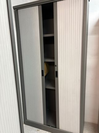 Armario oficina puertas correderas y cerradura