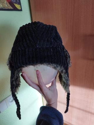 Gorro cazador con orejeras gris
