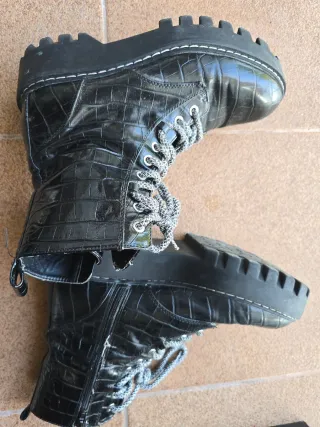 Botines negros tipo Martens