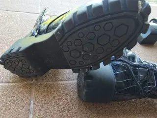 Botines negros tipo Martens