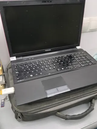 Portátil Toshiba Negro/Rojo