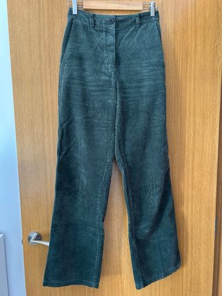 Pantalón pana Comptoir des Cotonniers en verde