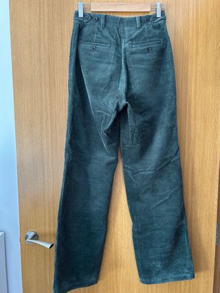 Pantalón pana Comptoir des Cotonniers en verde