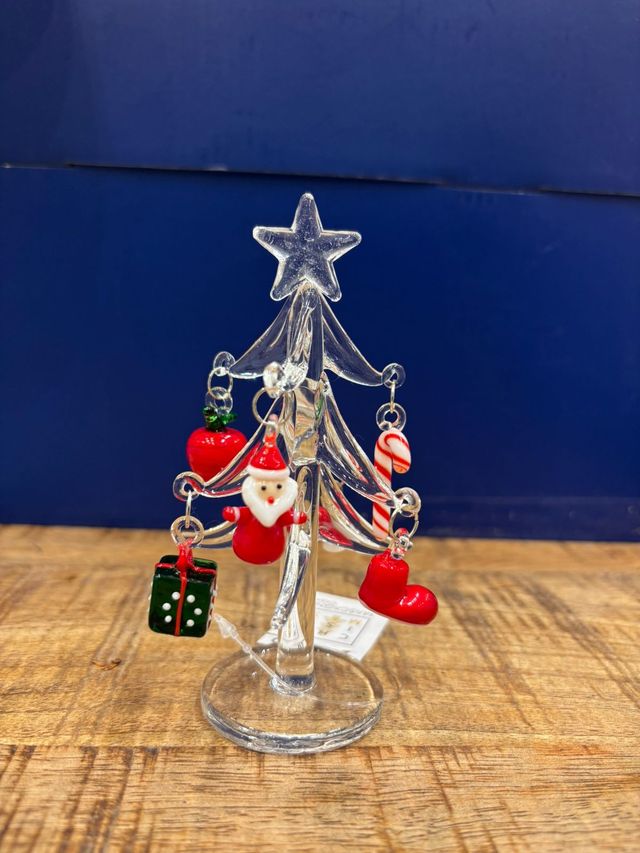 Albero di Natale in vetro con decorazioni