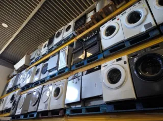 Lotti di frigoriferi e lavatrici in vendita
