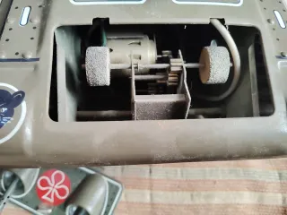 Tanque de juguete de hojalata