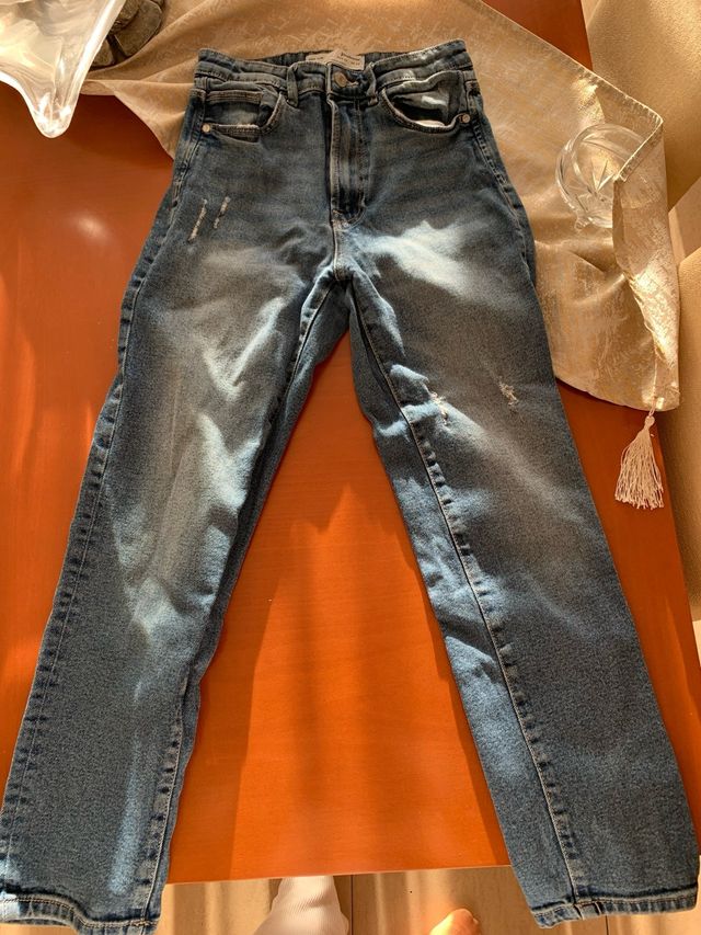 Pantalón tejano desgastado