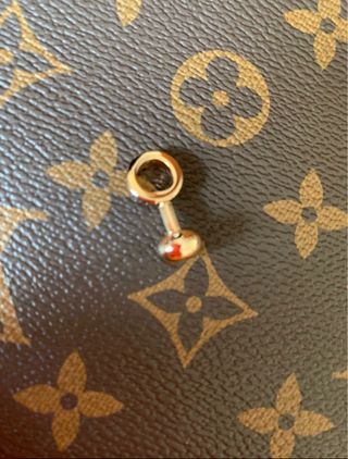 tornillo para poner correa a Pochette lv