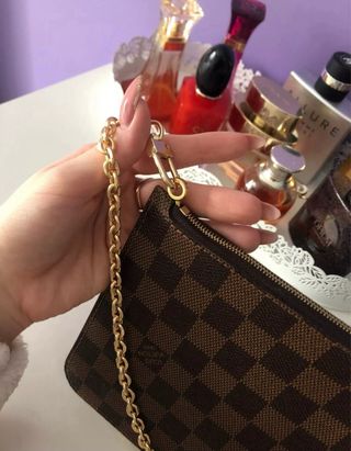 tornillo para poner correa a Pochette lv