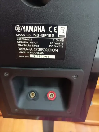 Altavoces Yamaha NS-BP182 Negros