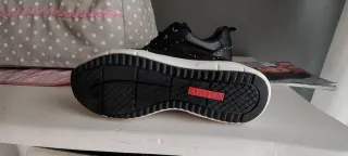 Zapatillas Pikolinos negras con tachuelas