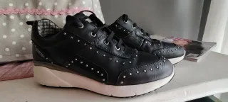 Zapatillas Pikolinos negras con tachuelas
