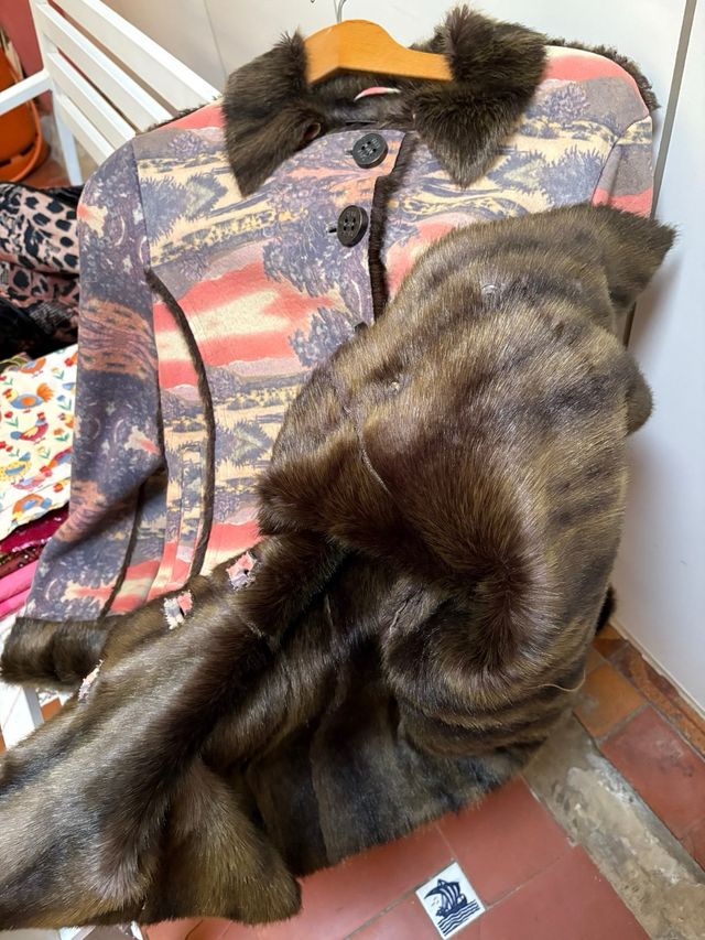 Cappotto Custo con collo in pelliccia