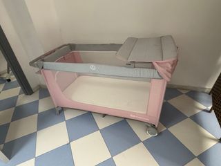 Cuna de viaje Kinderkraft con cambiador