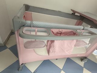 Cuna de viaje Kinderkraft con cambiador