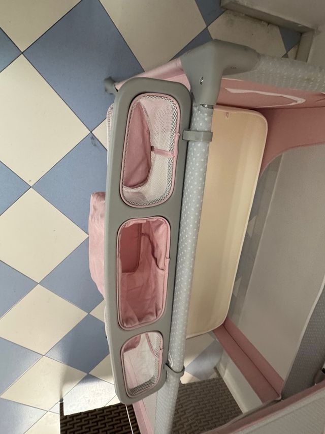 Cuna de viaje Kinderkraft con cambiador