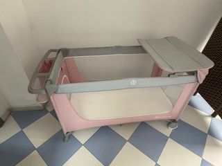 Cuna de viaje Kinderkraft con cambiador