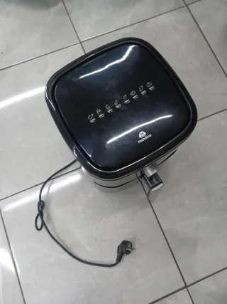 Freidora de aire Mandine negra